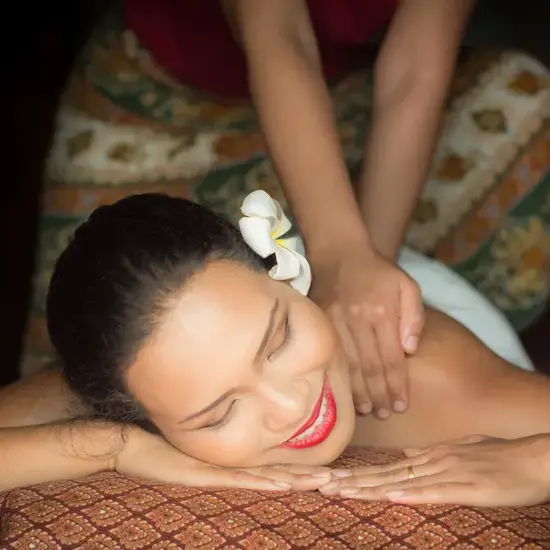 Golden Thai Massage (120 minutes) – 60 min Thai Massage and 60 minute 24K Gold Body scrub.