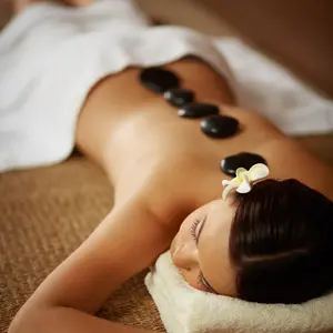 นวดอโรมาหินร้อน (Aromatherapy Hot Stone Massage)