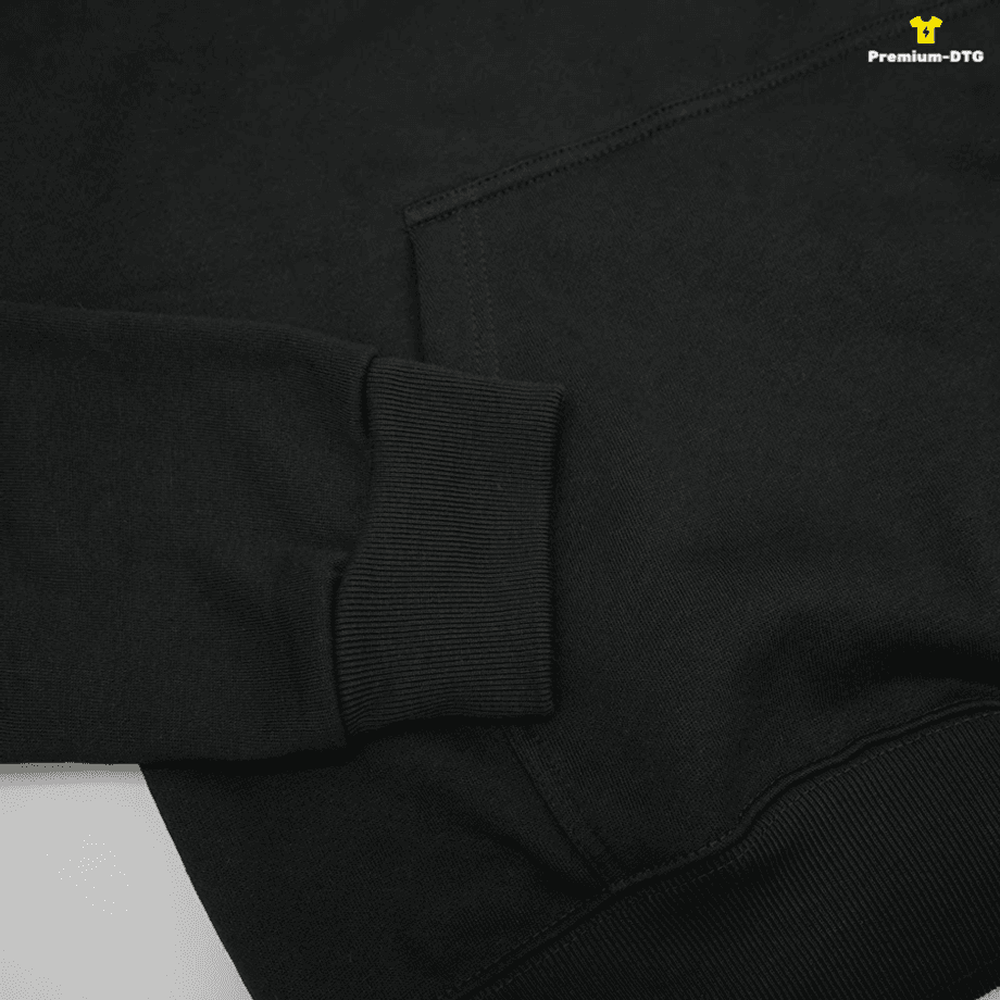ภาพระยะใกล้ของเสื้อ SAVAGE HOODIE สีดำ จาก Premium-DTG