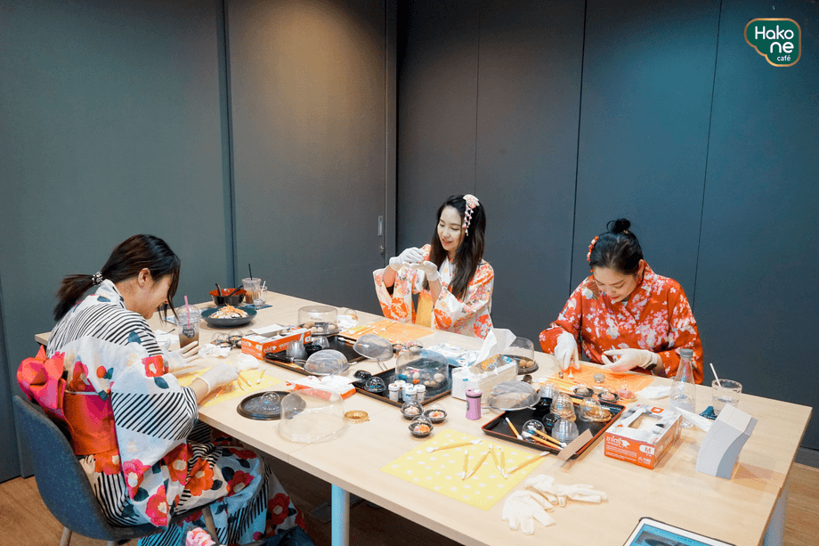 ผู้เข้าร่วม Workshop ภายใน Hakone Cafe คาเฟ่จัดกิจกรรมในเชียงใหม่