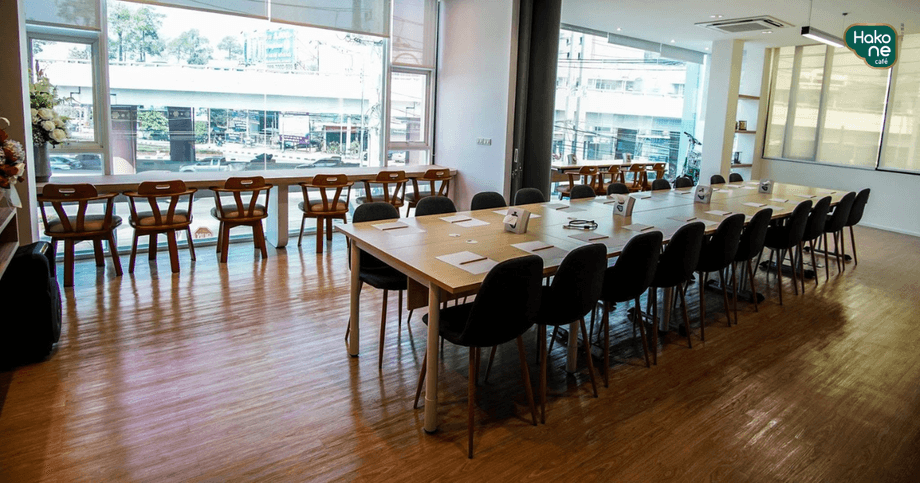 ห้องประชุมให้เช่าเชียงใหม่ที่ Hakone Cafe พร้อม WiFi ฟรีและทีวี 75 นิ้ว